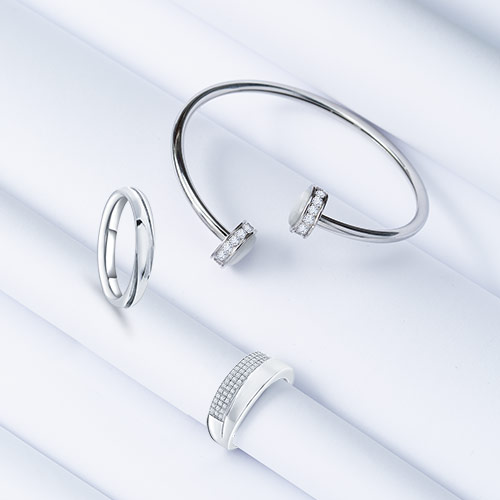 Montreal jewelry photographer, Commercial photographer, jewelry photo, claude belanger photographer, studio photographer